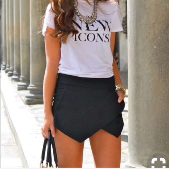 Zara Dresses & Skirts - Zara Asymmetrical Black Skirt/Shorts Size M